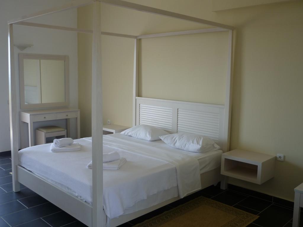 Hotel Oasis Kyparissia Dış mekan fotoğraf