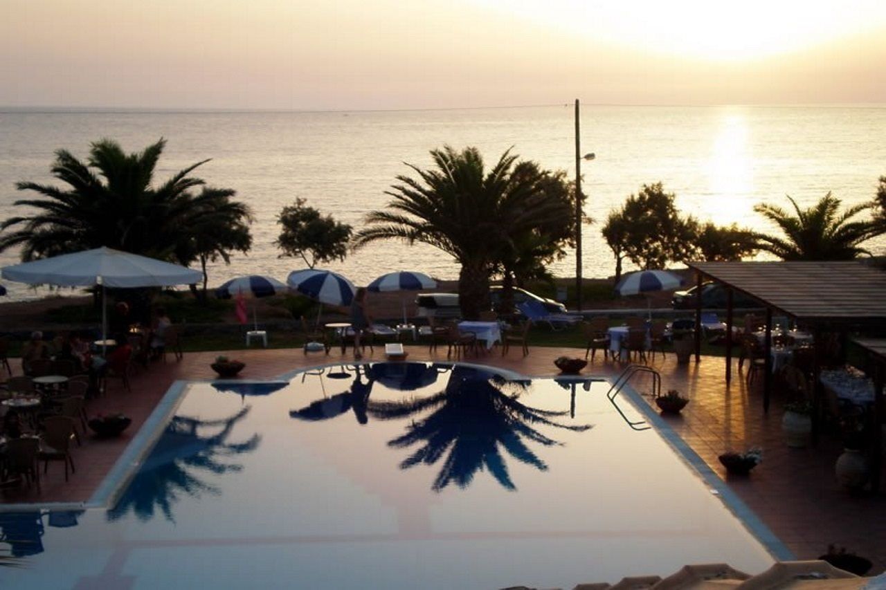 Hotel Oasis Kyparissia Dış mekan fotoğraf